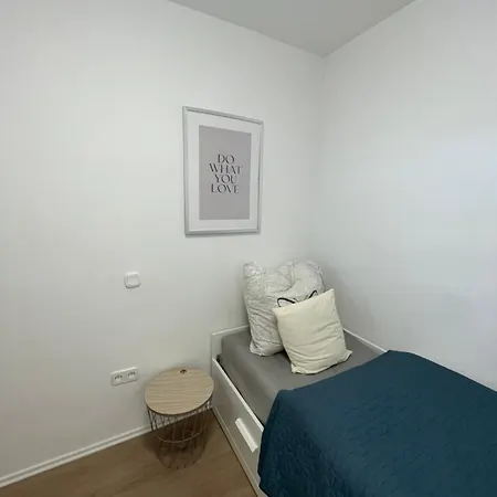 Zentrales, Loftartiges In Mit Balkon & Weitblick *